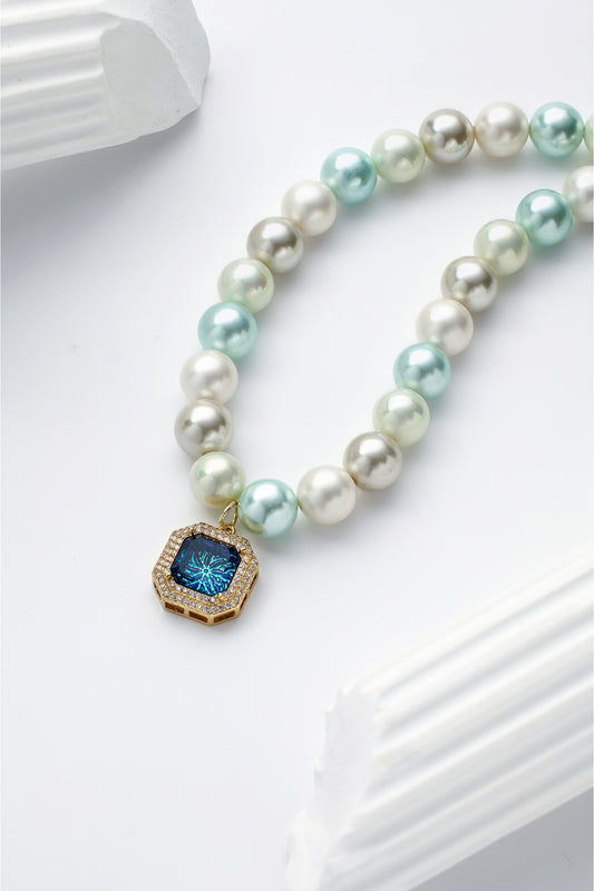 Elegant blue shell pearl square pendant necklace, exquisitely handcrafted, providing unique fashion charm, suitable for pet owners to wear, showcasing an elegant style that harmonizes with pets