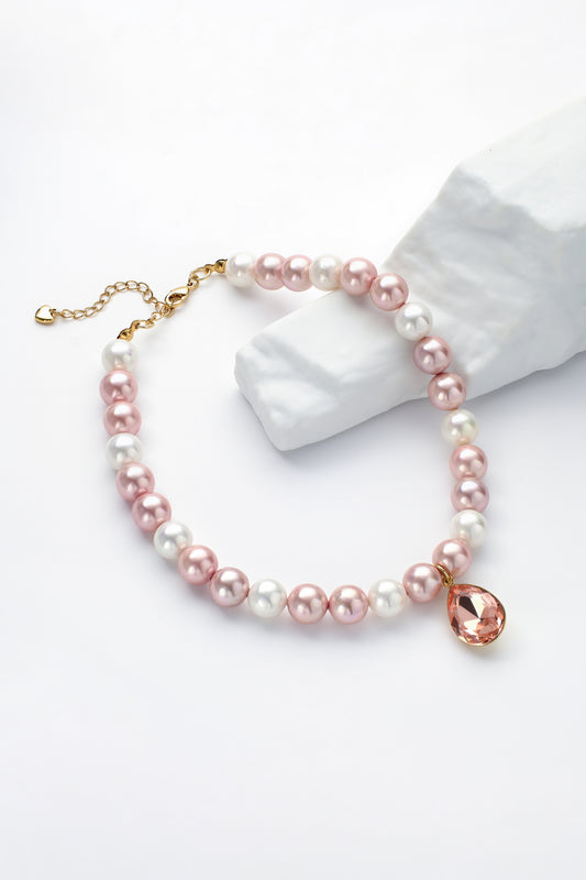Pink Shell Pearl Teardrop Pendant Necklace, carefully crafted with soft pink shell pearls, paired with an elegant teardrop shaped pendant. It is exquisitely handcrafted and suitable for pet owners to wear in various occasions, showcasing a gentle and charming style